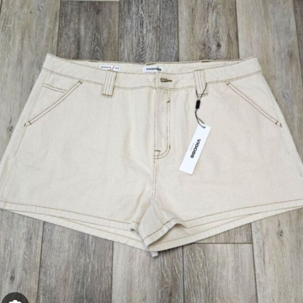 Vigoss Midrise Carpenter Shorts Off‎ White 18W Stitch Fix NWT in packaging